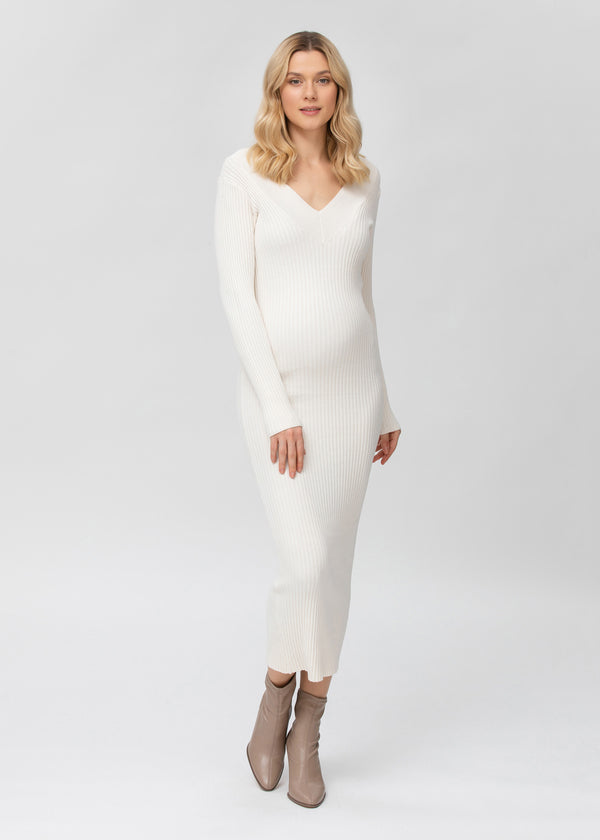 Strickkleid für Schwangere in off-white auch fürs Standesamt geeignet. Das Kleid ist knöchellang.
