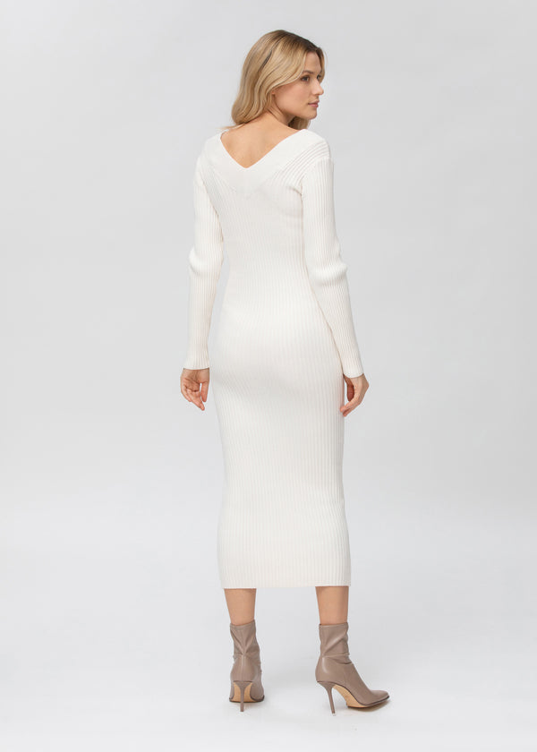 Strickkleid für Schwangere in off-white auch fürs Standesamt geeignet. Das Kleid ist knöchellang.