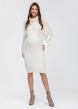 Strickkleid für Schwangere in off-white auch fürs Standesamt geeignet. Das Kleid ist knielang und hat einen Rollkragen.