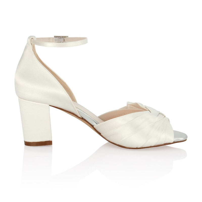 Hochzeits- und Braut-Sandalen aus Satin mit Blockabsatz