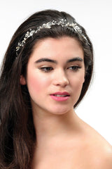 Flexibler Braut-Haarschmuck mit silbernen Blättern, Perlen und Strass. Vielseitig formbar für jede Brautfrisur. Erhältlich in Zürich.