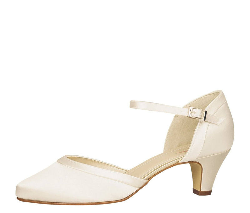 Brautschuhe Letty aus Satin mit Riemen und 5cm Absatz